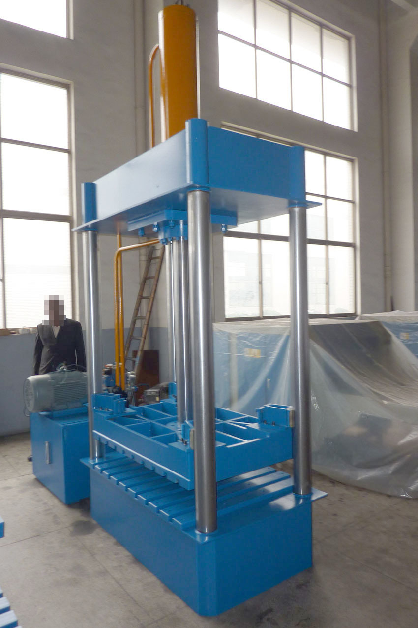 Latest company case about Hydraulic Baling Press Machine Improves Packaging Efficiency for PP Woven Bag Manufacturer