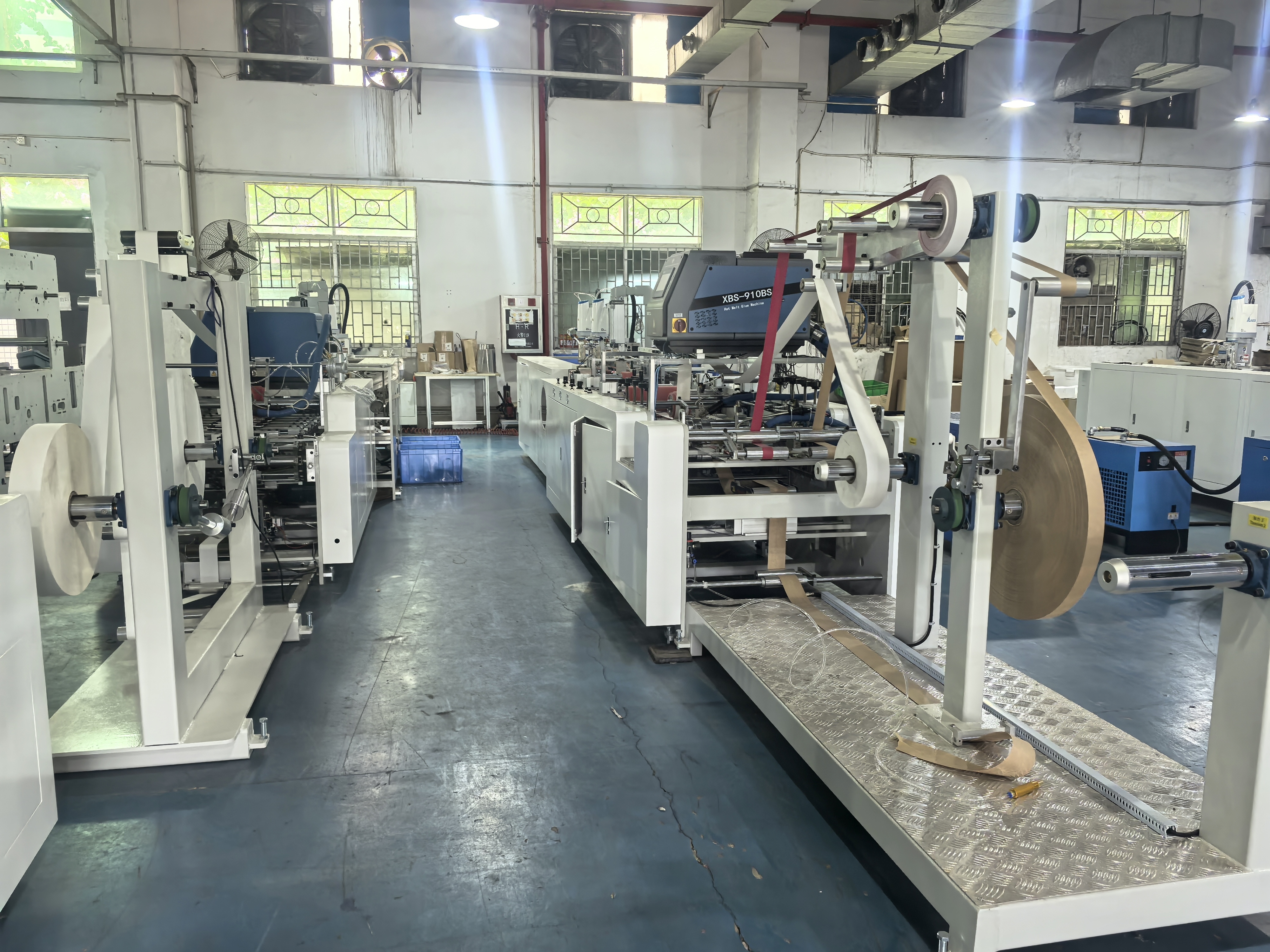 Stable Performance 168 Automatic 2 Robot Arms Twisted Rope Paper Handle Pasting Machine Precise Control For Handle System